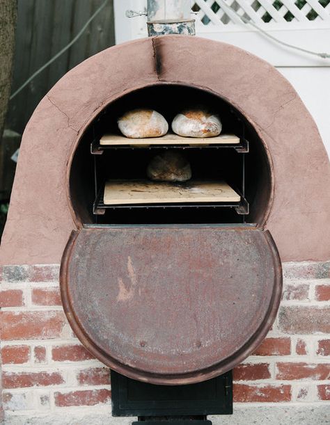 From Beehive to Barrel: A Tale of Two Ovens Oven In The Corner, Karoo Cottage, Clay Beehive, Masonry Oven, Barrel Stove, Cob Oven, Oven Diy, Wall Stove, Ormanlık Alan