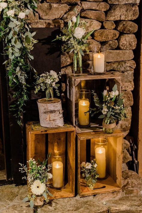 Wedding Decorations Farm Style, French Rustic Wedding Decor, Winter Wedding Styling, Cosy Wedding Decor, Rustic Luxe Wedding, October Barn Wedding, Wedding Barn Decor, Rustic Wedding Decor Ideas, Wedding Barn Decorations