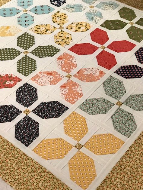 X Block Quilts, Etsy Quilt Patterns, Quilts Made With 30s Prints, Flower Girl Quilt Pattern By Moda, Flower Pattern Quilt, Swoon Quilt Block Pattern Free, Free Flower Quilt Patterns, Flower Blocks For Quilts, Intermediate Quilt Patterns