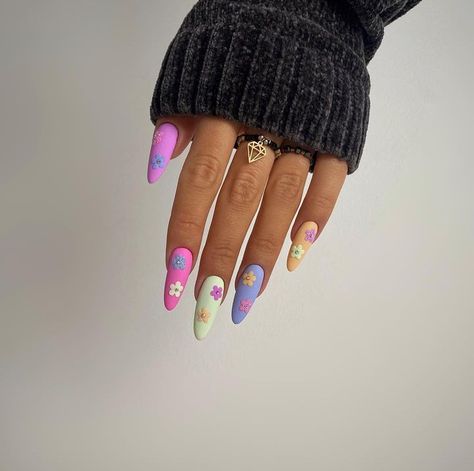 Summer Nails Ideas - 25+ Looks Calling This Season - Emerlyn Closet Rave Nails, Fresh Manicure, Pastel Nails Designs, Nail Design Ideas, Spring Nail Art, Colorful Nail Designs, Pastel Nails, Spring Nail, Funky Nails