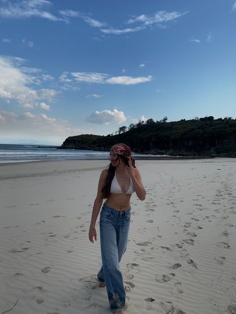 #beachgirl #beachvibes #headband #vibes#denim Beach Pictures Inspiration, Bandana Photoshoot, Summer Australia, Bandana Outfit, Posts Ideas, Beach Pictures Poses, Pictures Poses, Summer Jeans, Beach Wears