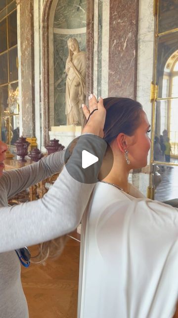 Ch’aska Maximiliana Catharina Monica Kroes on Instagram: "The highly requested hair tutorial on how to do a French roll 

-

#women #girls #womanhood
#womanempowerment #girlssupportgirls #howilovebeingawoman #whatwasimadefor #foryou #humanbeing #fp #barbie #trending #frenchtwisthair #paris" Parisien Hairstyles, French Tuck Hair, Easy French Roll Hair, French Roll Tutorial, French Roll Hairstyle Tutorials, How To Do A French Twist, French Roll Hair, Paris Hairstyles, French Roll Updo