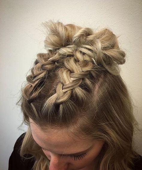 double dutch braids finished into buns for this cute concert-goer… Space Bun, Trendy We Fryzurach, Concert Hairstyles, Gorgeous Braids, Dutch Braid Hairstyles, Short Braids, Peinados Fáciles Para Cabello Corto, Braid Hair, Penteado Cabelo Curto