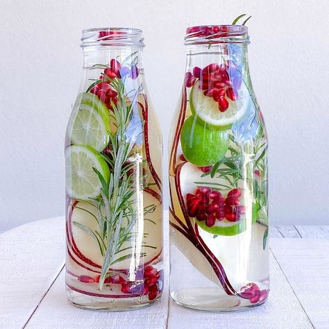 Fruit Infused Water Recipes, Flavored Water Recipes, Infused Water Recipes, Fruit Infused Water, Healthy Water, Fruit Water, Snacks Für Party, Fruit Infused, Water Recipes