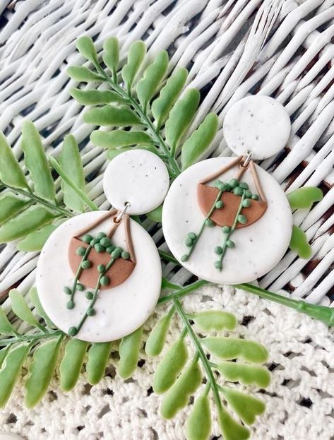 String Of Pearls Plant, Plant Earrings, Earrings Hanging, Polymer Clay Flower Jewelry, Diy Earrings Polymer Clay, Clay Pieces, Handmade Clay Jewelry, Earrings Clay, Polymer Clay Diy