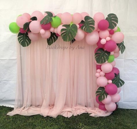 Themed Balloon Garland, Balloon Garland Backdrop, Tropical Theme Party, Flamingo Themed Party, Flamingo Baby Shower, Luau Baby Showers, Tropical Birthday Party, Wild Birthday Party, Hawaiian Party Decorations