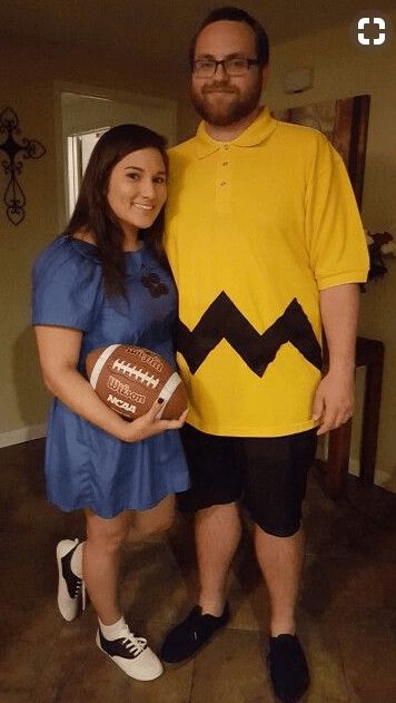 Couples Halloween Costumes: Charlie Brown & Lucy Charlie Brown, American Football, Costume Ideas, Comics, Charlie Brown Comics, Couples Halloween, Halloween Costume, Sports Jersey, Football