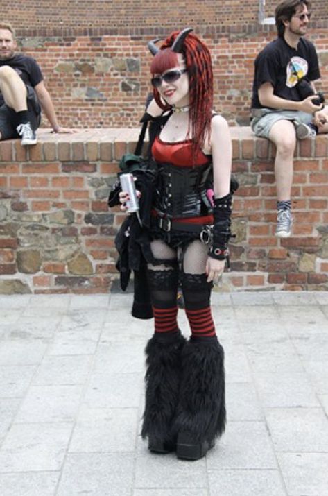 Tumblr, Goth Industrial Fashion, 2000s Mall Goth Outfits, Rivethead Fashion, Emo Rave Outfit, Goth Corset Outfit, Cybergoth Outfits, Mallgoth Outfits, Cybergoth Fashion