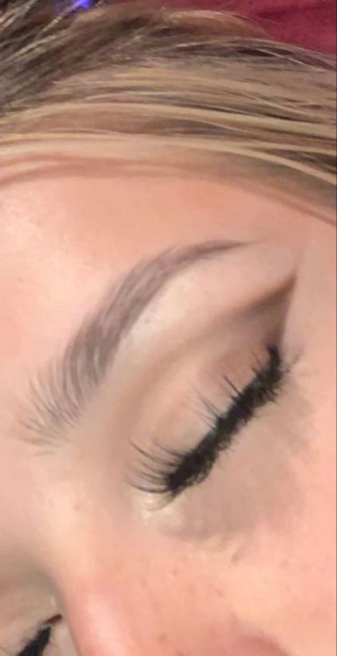 Eyeshadow Wing Looks, Brown Eyeshadow Liner Look, Eye Shadow Wing, Brown And White Eyeshadow, Cool Brown Eyeshadow, Winged Eyeshadow Looks, Brown Winged Eyeshadow, Brown And Silver Eyeshadow, Brown Eyeliner Looks