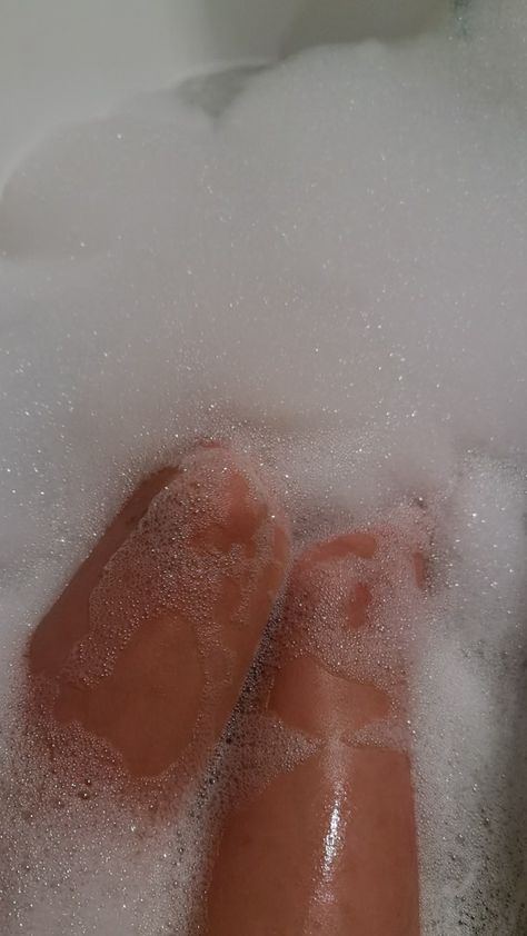 relaxing bath Bubble Bath Aesthetic, Bath Pics, Manifestation 2024, Bathtub Aesthetic, Bath Pictures, Aesthetic Bath, Taking Bath, Bath Aesthetic, Bubble Baths