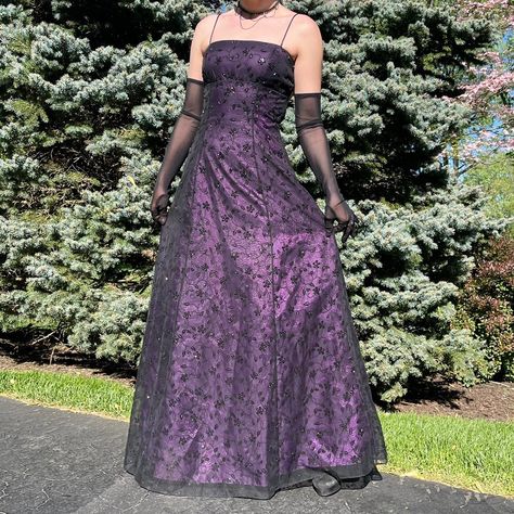 Midsummer Dresses, 90s Prom Dresses, Prom Dress Inspo, Vintage Prom, Purple Beaded, Prom Dress Inspiration, Prom Dresses Vintage, Pretty Prom Dresses, Fairytale Dress