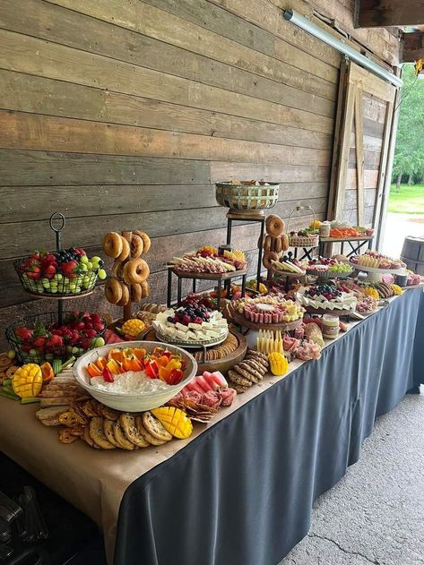 Outside Wedding Food Ideas, Fruit Table For Party, Fall Wedding Food Table, Cocktail Snacks Ideas, Shower Food Table Display, Wedding Snack Bar Ideas, Cocktail Hour Snacks, Outdoor Wedding Foods, Wedding Snack Bar