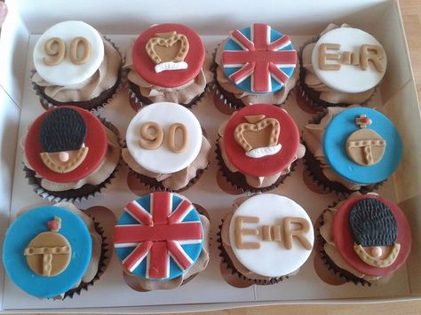 Queens birth cupcakes British Cupcakes, Coronation Cupcakes, London Theme Cupcakes, Queens Jubilee Activities Eyfs, Queens Jubilee Cake Ideas, Jubilee Cupcakes, Royal Cupcakes, Jubilee Cake, British Decor