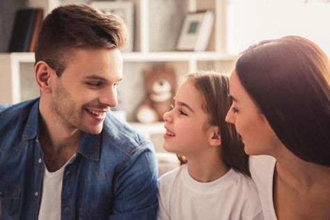 Family Meetings: 5 Ways They Can Unfrazzle Family Life & Make More Time for What Matters #30secondmom Different Parenting Styles, Teacher Images, How To Explain, Birth Parents, Family Meeting, Adoption Stories, Healthy Communication, Bad Parents, Real Mom