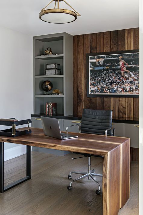 Modern Masculine Desk, Desk On Angle In Office, Office Wall Wood Design, Home Office Desk For Men, Home Office Inspiration Man, Man Desk Ideas, Home Office Design Masculine, Masculine Home Office Ideas Casual, Mens Small Home Office