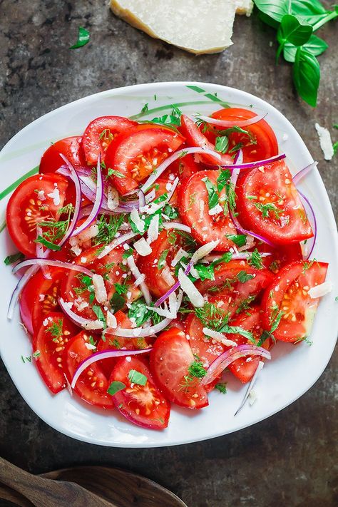 quick tomato salad recipe Best Tomato Salad Recipe, Bbq Side Dish Recipes, Fresh Herb Salad, Salad Appetizer Cups, Tomato Salad Recipe, Marinated Tomatoes, Tomato Salad Recipes, Herb Salad, Side Dishes For Bbq