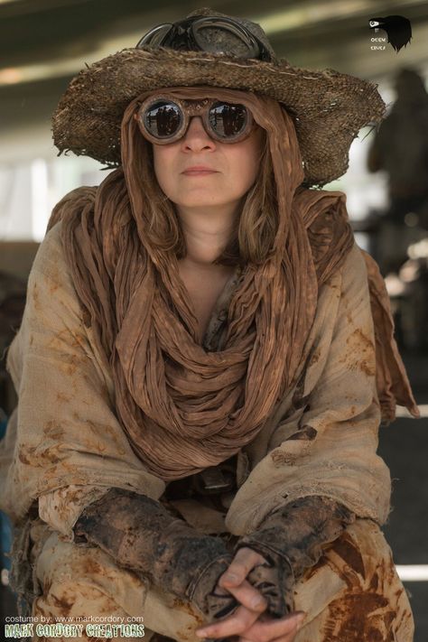 Wastelands Post Apocalyptic, Wasteland Outfit Aesthetic, Post Apocalyptic Goggles, Desert Nomad Clothing, Post Apocalyptic Steampunk, Post Apocalyptic Costume Women, Post Apocalypse Costume, Mad Max Aesthetic Outfit, Postapocalyptic Style Woman