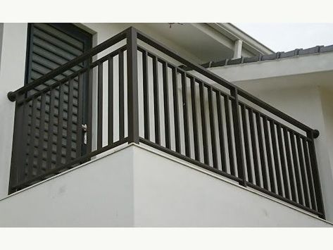 Balcony Railing Design Modern, Simple Main Gate Design, Balustrade Design, Home Gate Design, Gate Designs Modern, Staircase Railing Design, Handrail Design, Modern Apartment Design, Balcony Grill