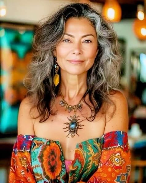 Wolf Haircuts, Trendy We Fryzurach, Silver Haired Beauties, Grey Hair Inspiration, Estilo Hippy, Stil Boho, Estilo Hippie, Wolf Cut, Weight Workout