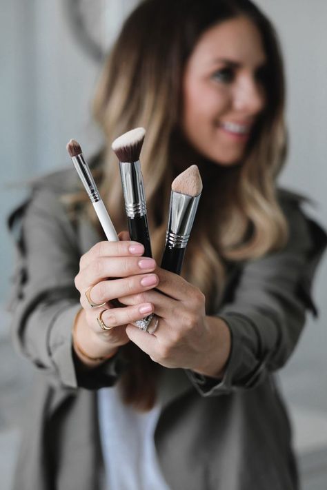 Make Up Artist Photoshoot, Makeup Artist Photoshoot Ideas, Makeup Artist Photoshoot, Makeup Teacher, Make Up Photography, Self Love Art, Beauty Affirmations, Makeup Artist Branding, Beauty Mistakes