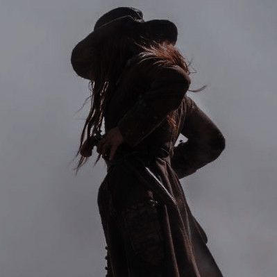 Wild West Aesthetic Woman, Western Apocalypse Aesthetic, Female Cowboy Aesthetic, 1800s Cowgirl Aesthetic, Outlaw Aesthetic Women, Fantasy Western Aesthetic, Highwayman Aesthetic, Bounty Hunter Aesthetic Western, Outlaw Aesthetic Western