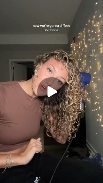 Han on Instagram: "I am team diffusing now 😭 cant wait 20 hours for my hair to airdry but this is how i diffuse for minimal frizz🥰 @dysonbeauty 
.
.
#curlyhair #curlyhairroutine #curlygirl #curlyhairtutorial" How To Use A Diffuser, How To Diffuse Hair, How To Use A Diffuser On Curly Hair, How To Diffuse Curly Hair, Dyson Diffuser, Diffuser Hair, Hair Dryer Diffuser, Hair Diffuser, Curly Hair Tutorial