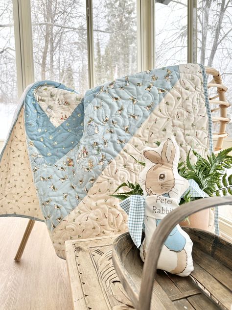 A New Quilt Pattern with The Tale of Peter Rabbit - Rabbit Quilts Pattern, Peter Rabbit Quilt Pattern, Rabbit Quilt Pattern, Peter Rabbit Quilt, Quilt Panel Ideas Layout, Bunny Baby Quilt, Rabbit Quilt, Crib Quilt Pattern, Squirrel Nutkin