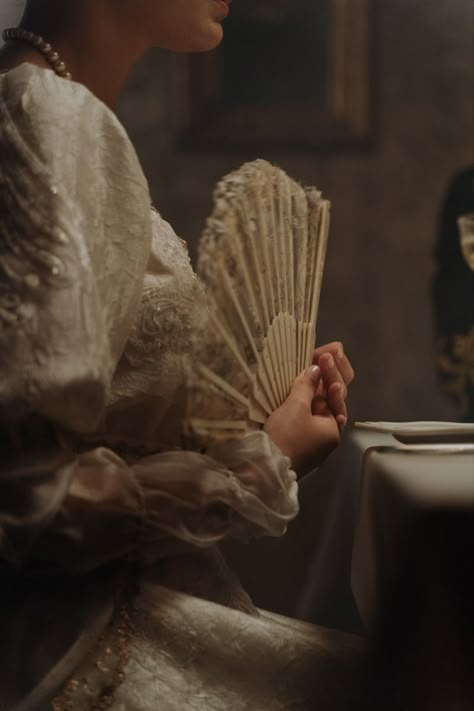 19th Century Romance Aesthetic, Soft Victorian Aesthetic, 19 Century Aesthetic, Victorian Era Aesthetic, Acedamia Aesthetic, 19th Century Aesthetic, Photo Of A Woman, Debut Photoshoot, England Aesthetic