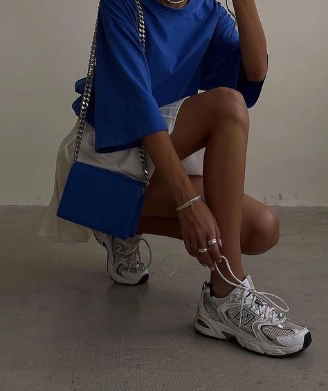 Pleated White Skirt, Band Tee Outfits, Everything Is Blue, Early Spring Outfits, Current Fashion Trends, Tee Outfit, Petite Outfits, Colourful Outfits, Dress Plus Size