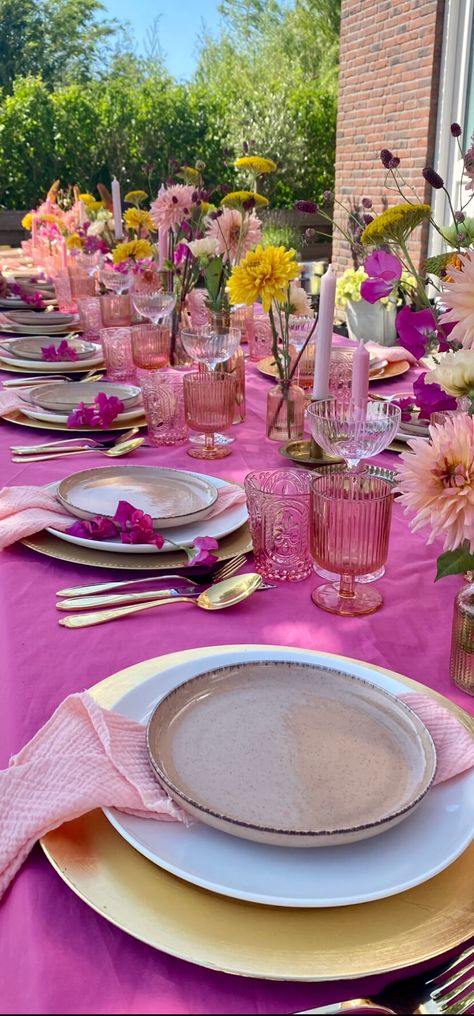 Tafelstyling verhuur, in elk gewenst thema! - Lola's Events Dressed Table Ideas, Casual Event Decor, Dinner Birthday Party Ideas, Birthday Dinner Party Decorations, Summer Dinner Party Table, Birthday Dinner Decor, Birthday Table Setting Ideas, Sweet 16 Dinner, Birthday Diner