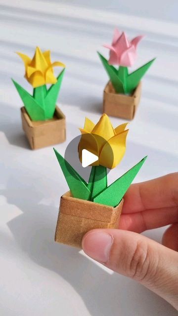 Paper Crafts Drawing, Origami Videos Tutorial, Paper Folding Flowers, How To Make Origami Flowers, Cute Origami Step By Step, Origami Easy Flower, Cute Origami Ideas, Origami Crafts For Kids, Easy Origami For Beginners