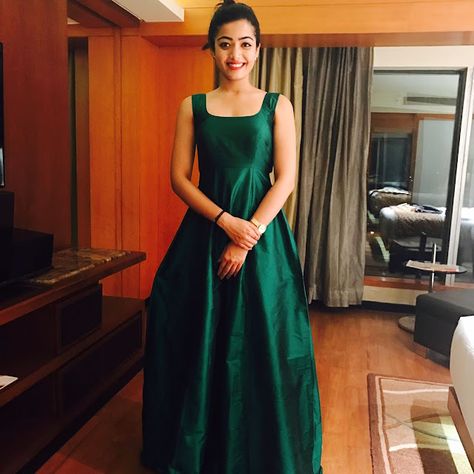 Actress Rashmika Mandanna Latest Pics - Actress Doodles Hindu Wedding Dress, Wedding Dress Pakistani, Beautiful Spring Dresses, Indian Wedding Lehenga, Indian Sari Dress, Lehenga Choli Wedding, Rashmika Mandanna, Simple Kurti Designs, Gown For Women