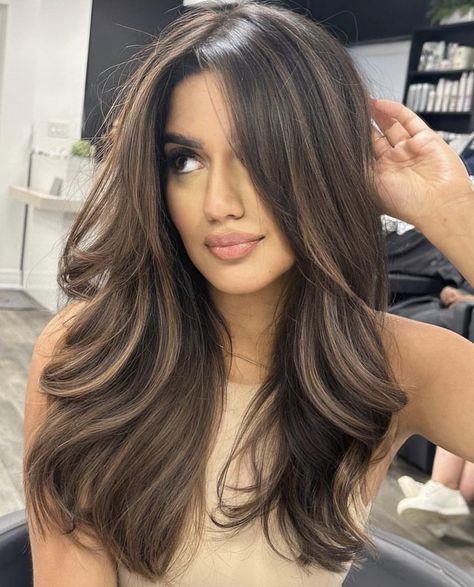 Hair Color For Brown Skin, Black Hair Balayage, Brown Hair Looks, Brown Hair Inspo, Brunette Hair With Highlights, Dark Hair With Highlights, Brown Hair With Blonde Highlights, Brunette Balayage Hair, Long Hair Color