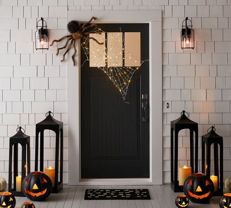 Table Halloween, Halloween Decor Diy, Halloween Front Doors, Halloween Front Porch Decor, Diy Halloween Decor, Halloween Porch Decorations, Halloween Front Porch, Halloween Tattoo, Front Steps