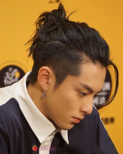 Kpop Guy Hairstyles, Southeast Asian Hairstyles, Asian Men Long Hairstyle, Asian Mullet Haircut Men, Long Hair Asian Men, Men Bun Hairstyles, Hairstyle Korean, Asian Long Hair, Man Buns