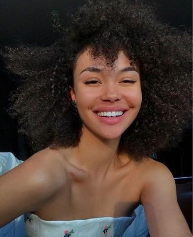 Pelo Afro, Moisturize Hair, Afro Hairstyles, Pretty Face, Hair Goals, Hair Inspo, Pretty People, Hair Inspiration, Beautiful People