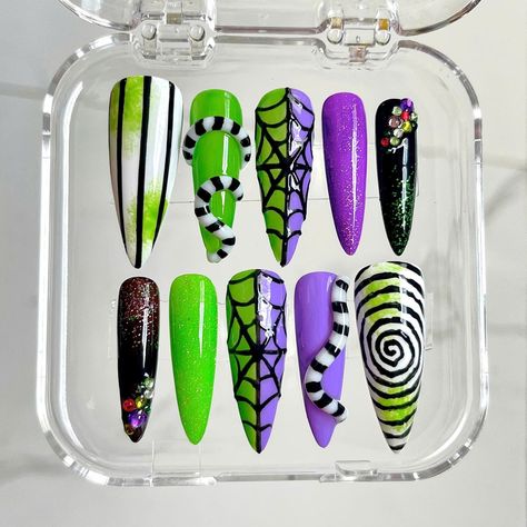 Get ready for Halloween with our personalized Beetle Juice press on nails! These trendy stick-on nails are perfect for making a spooky statement, available in short and long options. Reusable and easy to apply, they're the ideal custom fake nails for a bewitching look. 🌸Thank you for supporting my small business.🌸 You can reuse all the nails you purchased from us multiple times, if you handle them with care 📦𝐖𝐡𝐚𝐭 𝐜𝐨𝐦𝐞𝐬 𝐰𝐢𝐭𝐡 𝐲𝐨𝐮𝐫 𝐩𝐫𝐞𝐬𝐬 𝐨𝐧 𝐧𝐚𝐢𝐥 𝐤𝐢𝐭? 10 𝘯𝘢𝘪𝘭𝘴 Nails Idea Halloween, Battle Juice Nails, Bettel Juice Nail, Boogeyman Nails, Halloween Nails Bettle Juice, Beetle Juice Nails Designs, Halloween Nails Tim Burton, Nettle Juice Nails, Frankenstein Nail Designs