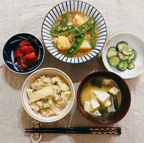 A Japanese Formula for Dinner: One Soup, Three Sides Rice Maker, Japanese Dinner, Japanese Soup, Cup Of Jo, Vegetarian Sandwich, Whats For Lunch, Fruit And Veg, Food 52, One Pot Meals