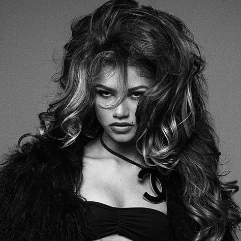 alexa 🦋 on Twitter: "Zendaya for Galore Magazine is still one of my favourite photoshoots of all time. Can we take a moment please 😩😍 https://t.co/Y2LJPsbkf9" / Twitter A Woman, Magazine, Black And White, Hair, White, Black