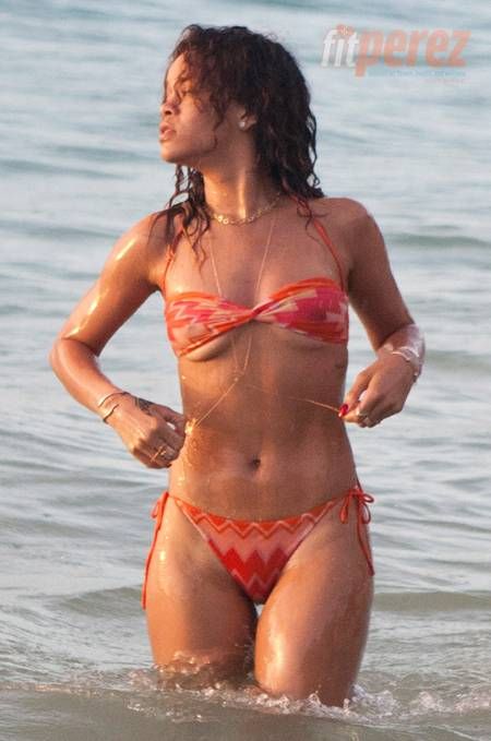 Rhianna's ab workout!! Rhianna Body, Rihanna Body, Ab Routine, Rihanna Style, Summer Attire, Rihanna Fenty, Beach Babe, Hottest Celebrities, Rihanna