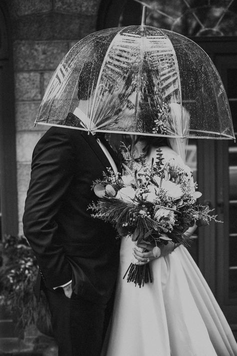 Umbrella Wedding Photos, Rain Wedding Photos, Rainy Photoshoot, Nest Photography, Rainy Wedding Photos, Arkansas Elopement, Boho Outdoor Wedding, Rain Wedding, Rainy Day Wedding