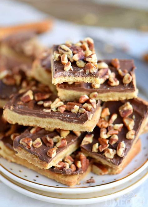 You’re going to go crazy for these Easy Toffee Bars! Simply delicious cookie bars topped with milk chocolate and pecans! Just fantastic! // Mom On Timeout Toffee Bars Recipe, Easy Toffee, Chocolate Bar Recipe, Cookie Bars Easy, Mom On Timeout, Toffee Recipe, Toffee Bars, Toffee Cookies, Cookie Bar Recipes