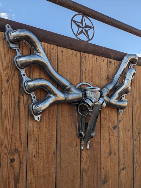 Junk Metal Art, Car Parts Decor, Cool Welding Projects, Welding Crafts, Recycled Metal Art, Car Part Furniture, Welding Art Projects, Welding And Fabrication, Automotive Decor