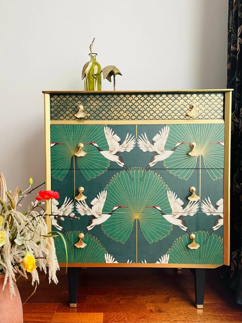 Resin Art Furniture, Art Deco Drawers, Diy Art Deco Furniture, Repurposed Chest Of Drawers, Gold Chest Of Drawers, Green And Gold Art Deco, Green And Gold Art, Art Deco Bedroom Decor, Wallpaper Drawers