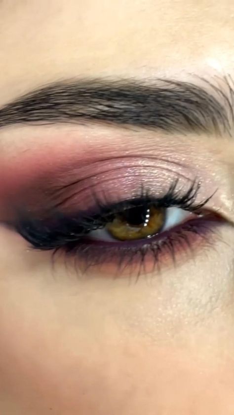 Simple Burgundy Makeup, Makeup Rhk, Burgundy Eye Makeup, Burgundy Makeup, Eye Makeup Styles, Eye Makeup Techniques, Work Makeup, Makeup Tutorial Eyeliner, Eye Makeup Pictures