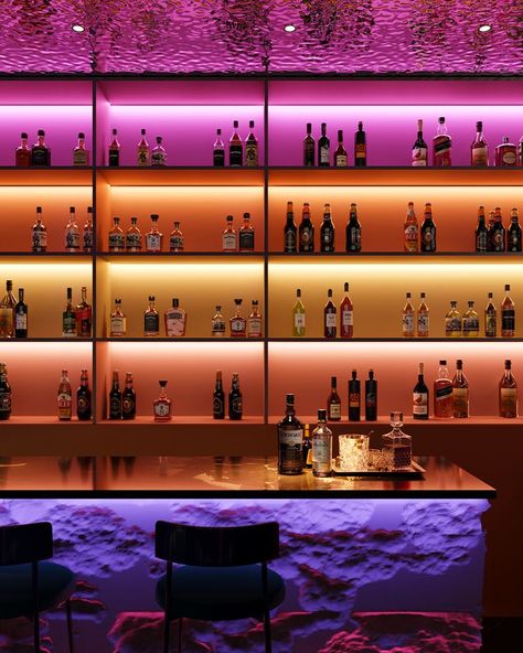 Pop Bar Design, Colorful Bar Design, Nightclub Bar Design, Bar Business Ideas Interior Design, Back Bar Design Restaurant, Party Lounge Ideas, Club Decor Nightclub Design, Aesthetic Bar Club, Neon Bar Aesthetic