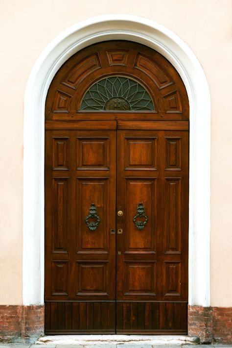 Front Doors That Will Make Your Home Stand Out 2020 |Blog |brick&batten Spanish Double Doors, Traditional Door Design, Front Doors Modern, Wooden Double Front Doors, Beautiful Home Exterior, Fromt Doors, Double Door Entryway, Large Entryway, Front Door Lighting