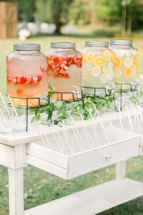 Cocktail Table Party Drink Stations, Cocktail Hour Drink Station, Garden Party Drinks Station, Lemonade Bar Wedding, Love Island Birthday Party, Unique Wedding Ideas Creative Decor, Elegant Wedding Food Stations, Bridal Shower Drink Station, Finger Foods For Wedding Reception