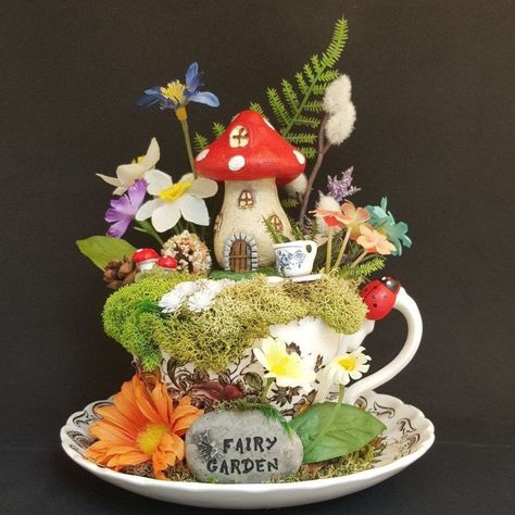 Tea Cup Ideas, Diy Tea Cup, Fairy Teacup, Acorn House, Teacup Gardens, Diy Tea, Teacup Crafts, Fairy Garden Designs, Fairy Accessories