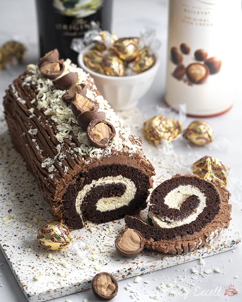 Gluten-free Baileys Yule Log Recipe (dairy-free option) Gluten Free Yule Log Recipe, Gluten Free Xmas, Gluten Free Yule Log, Becky Excell, Gluten Free Christmas Baking, Yule Log Cake Recipe, Gluten Free Christmas Desserts, Yule Log Recipe, Xmas Baking